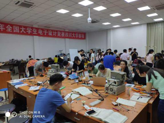 电子设计竞赛选拔场面 电子设计竞赛选拔场面